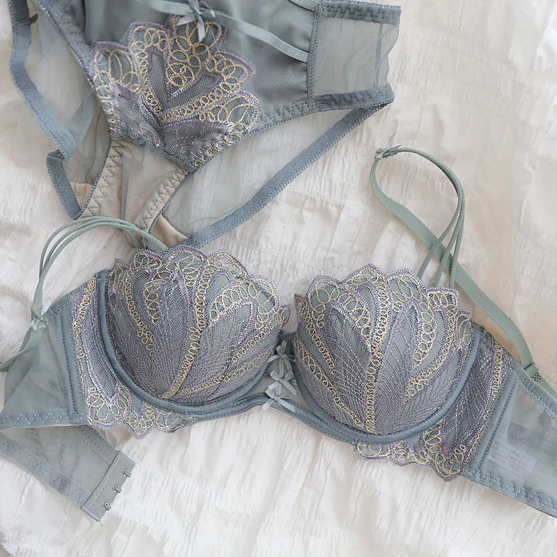 Wriufred Retro Embroidered Niche Underwear Set – Vintage-Inspired Elegance and Comfort